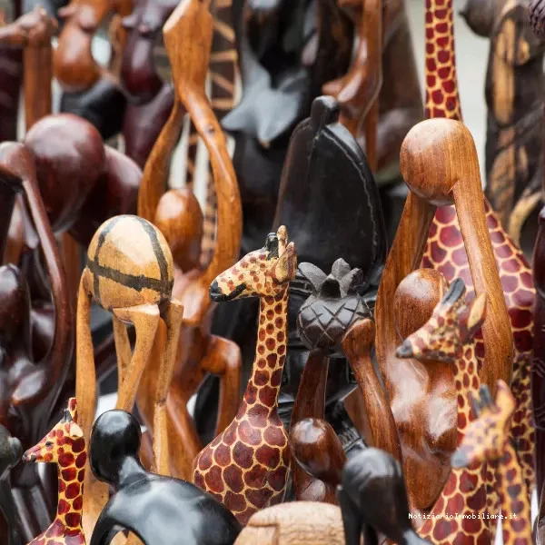 statuette intagliate a mano in legno dell'arredamento etnico
