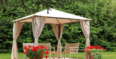Gazebo In Giardino P...